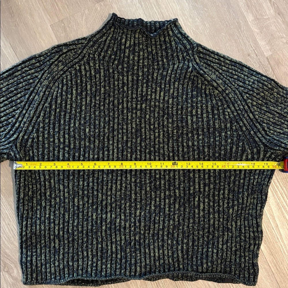 Lululemon mock neck sweater - Picture 6 of 7